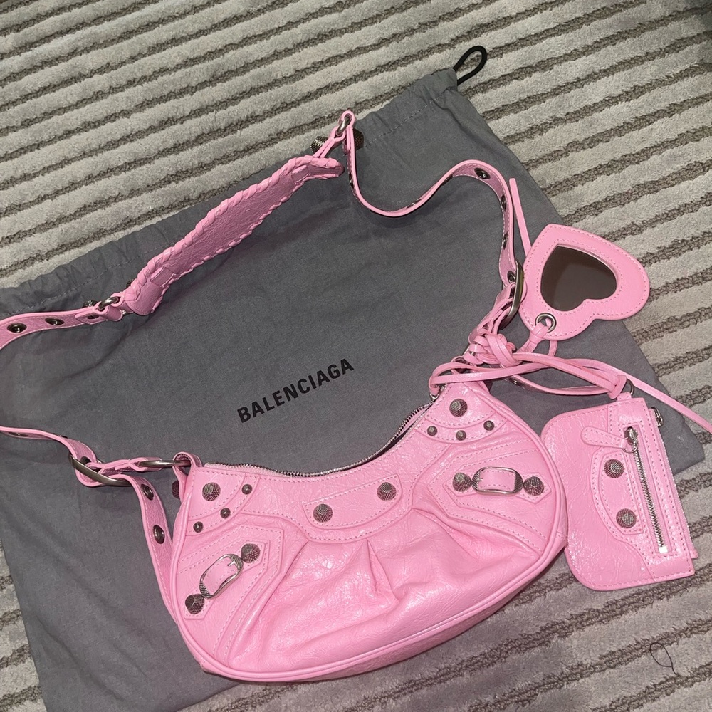 Le Cagole XS Shoulder Bag in light pink lambskin